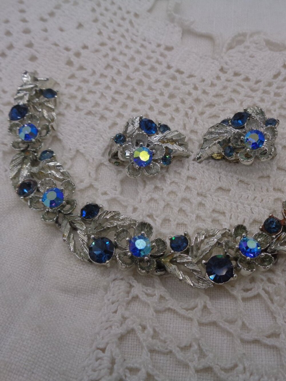Vintage LISNER Silver Tone & Blue RHINESTONE BRACELET & EARRINGS Set